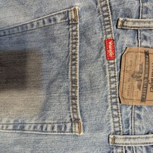 Wrangler Men's Light Blue Relaxed Jeans